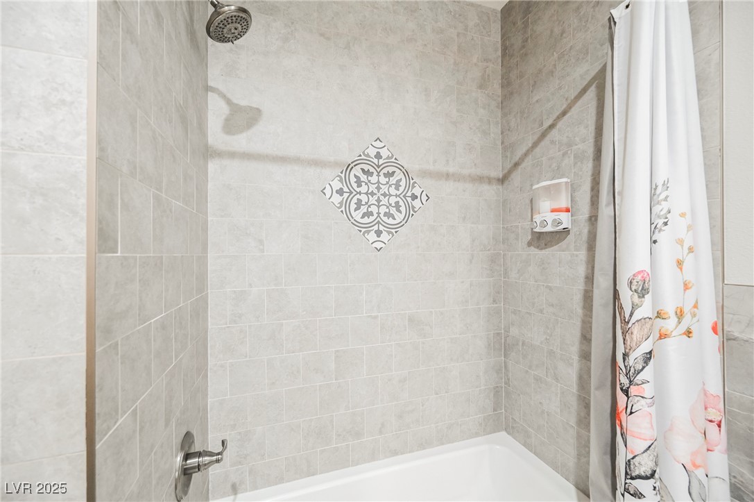 6510 Sunset Drive Caliente, NV 89008 - Photo 34 of 84 Bathroom with shower / bathtub combination with curtain