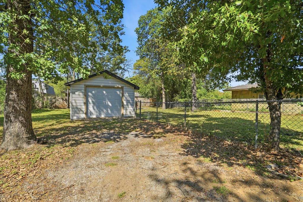 711 Roberts Cut Off Road River Oaks, TX 76114 - Photo 21 of 21 a view of a house with a yard