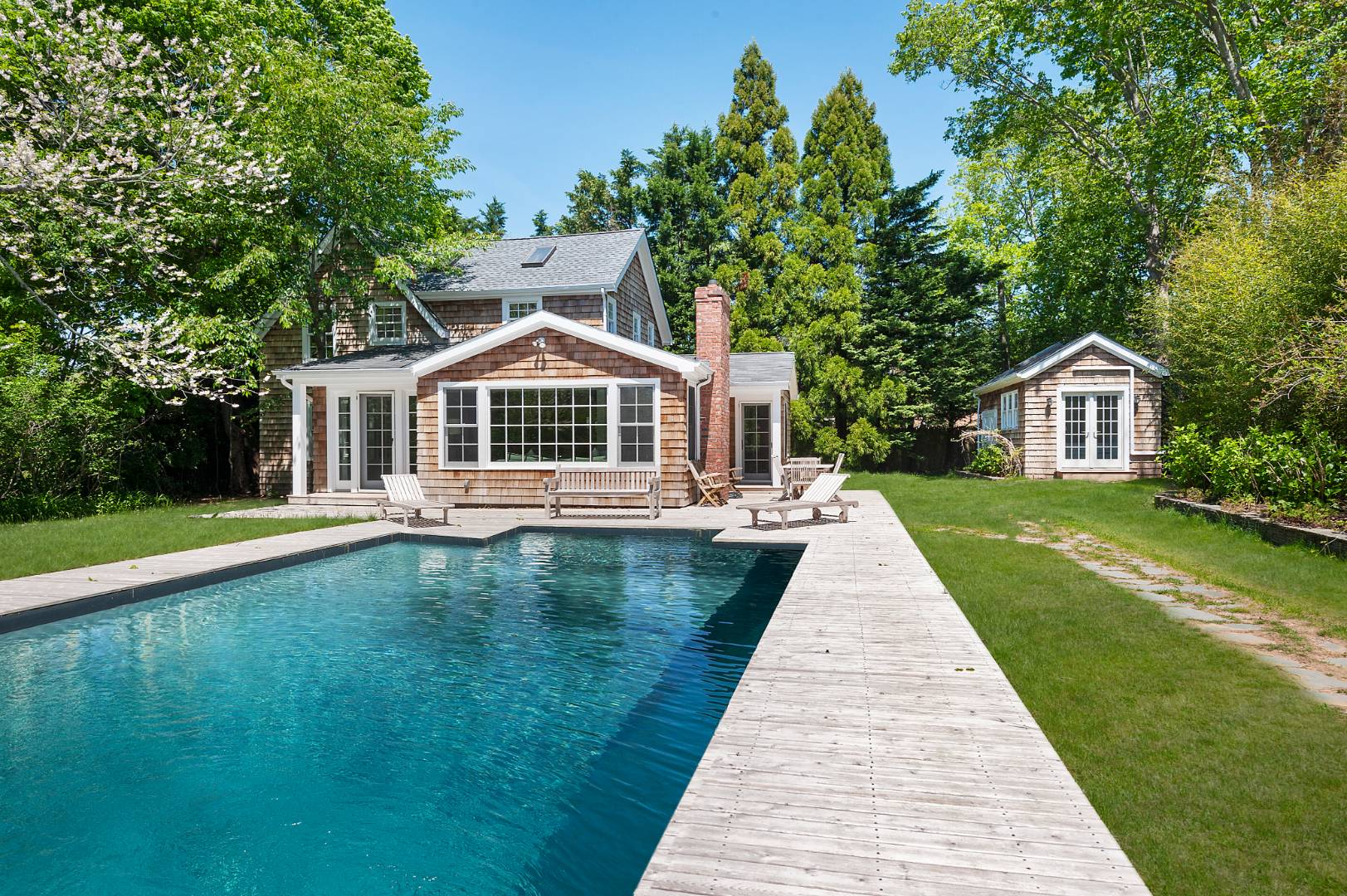 5 Willow Lane East Hampton, NY 11937 - Photo 1 of 9 a front view of a house with yard and green space