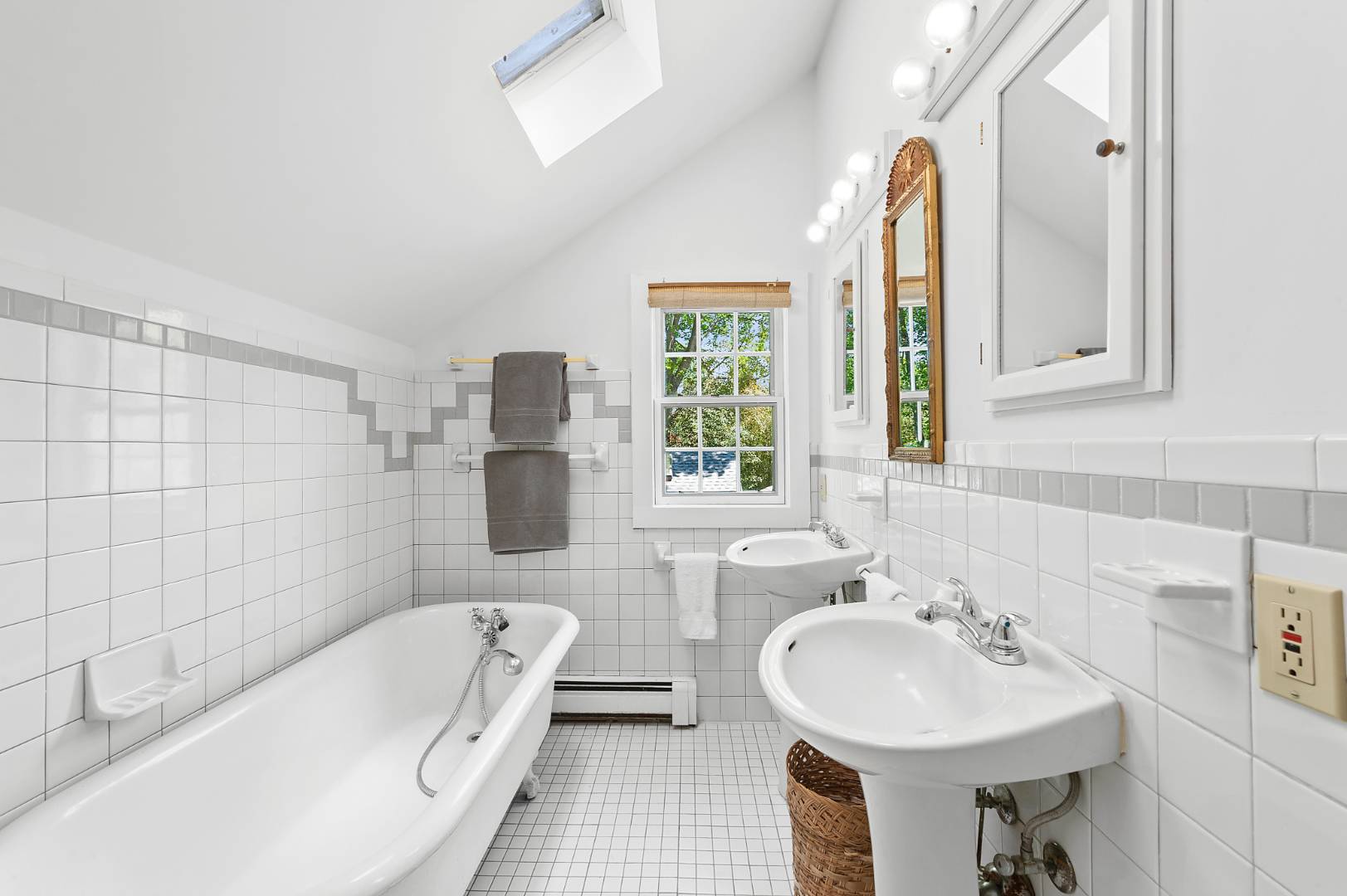 5 Willow Lane East Hampton, NY 11937 - Photo 7 of 9 a bathroom with a sink and a bathtub