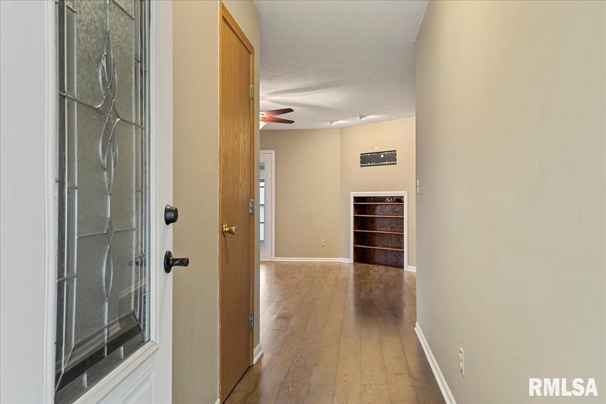 3001 Dunwich Street Springfield, IL 62702 - Photo 4 of 34