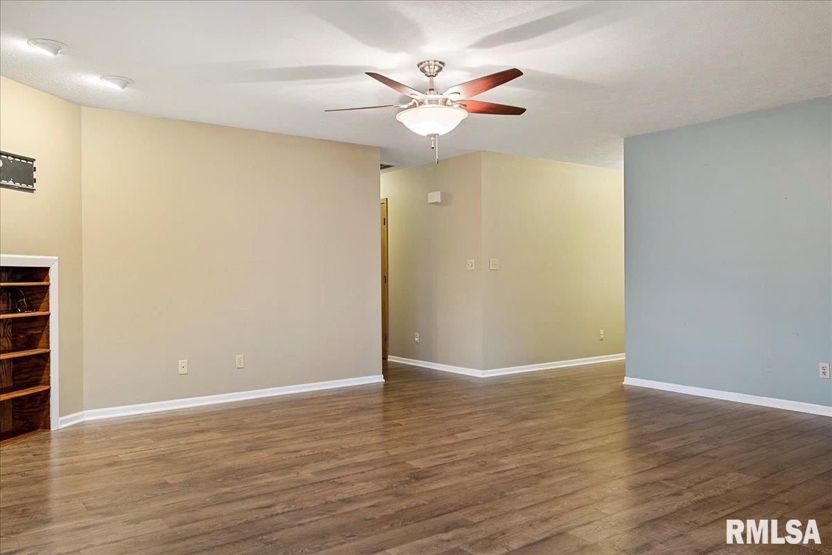 3001 Dunwich Street Springfield, IL 62702 - Photo 8 of 34