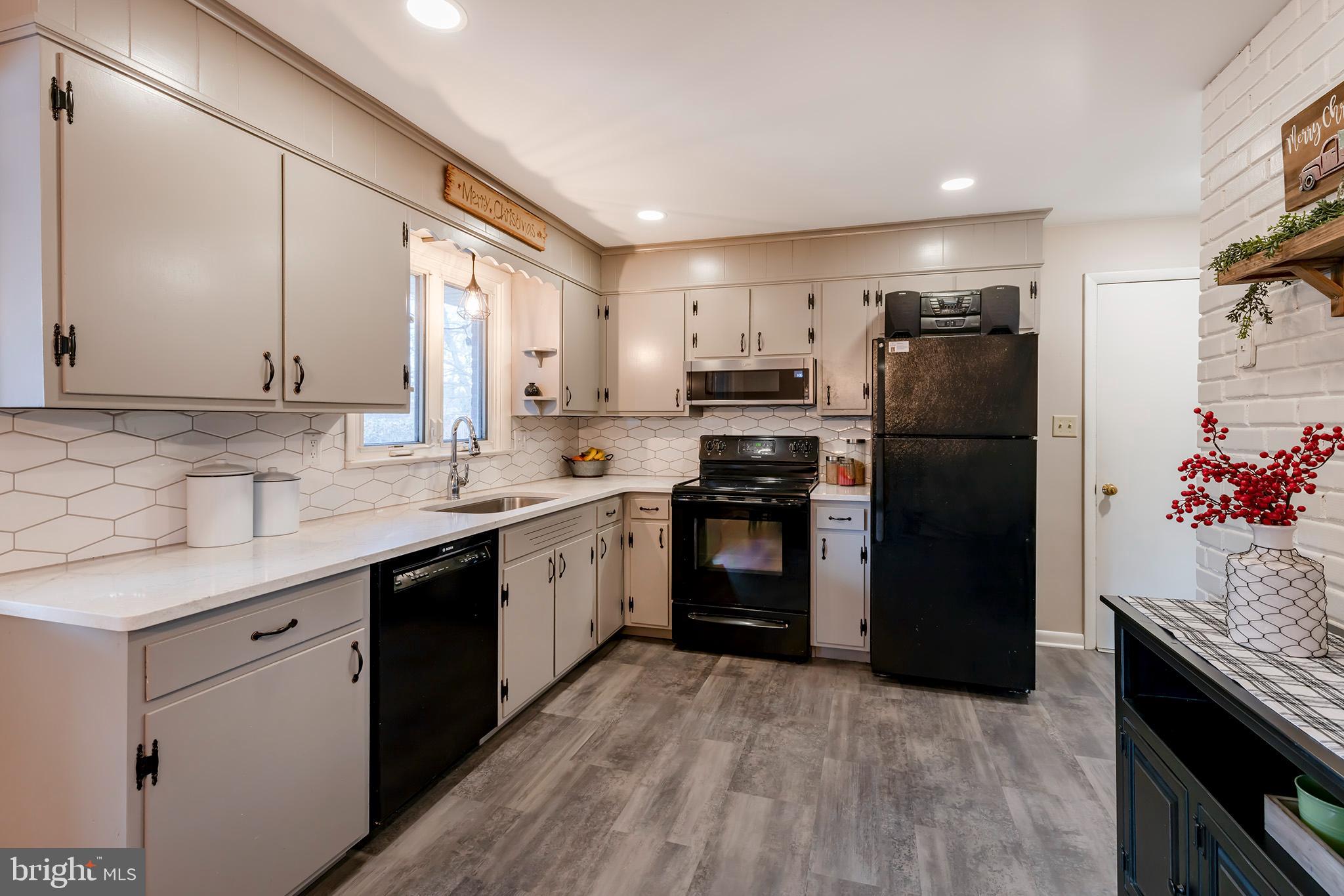 1006 Elbow Road Lititz, PA 17543 - Photo 7 of 37