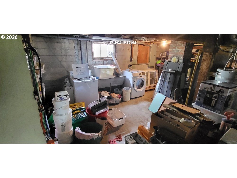 1439 Union Avenue North Bend, OR 97459 - Photo 5 of 23 a view of a room with gym equipment