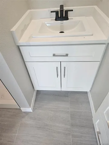 a close view of sink