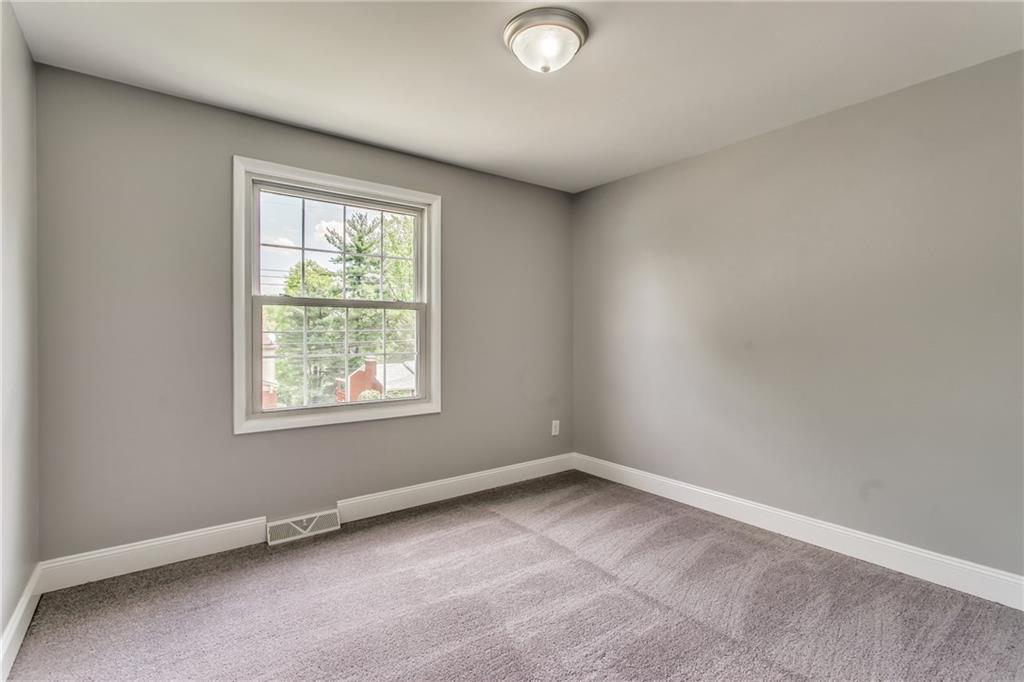 234 Foxcroft Road Pittsburgh, PA 15220 - Photo 11 of 19 Gallery Image 11