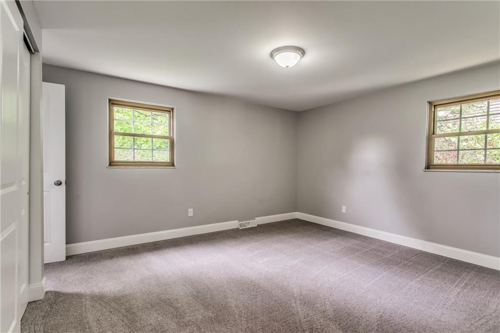 234 Foxcroft Road Pittsburgh, PA 15220 - Photo 12 of 19 Gallery Image 12