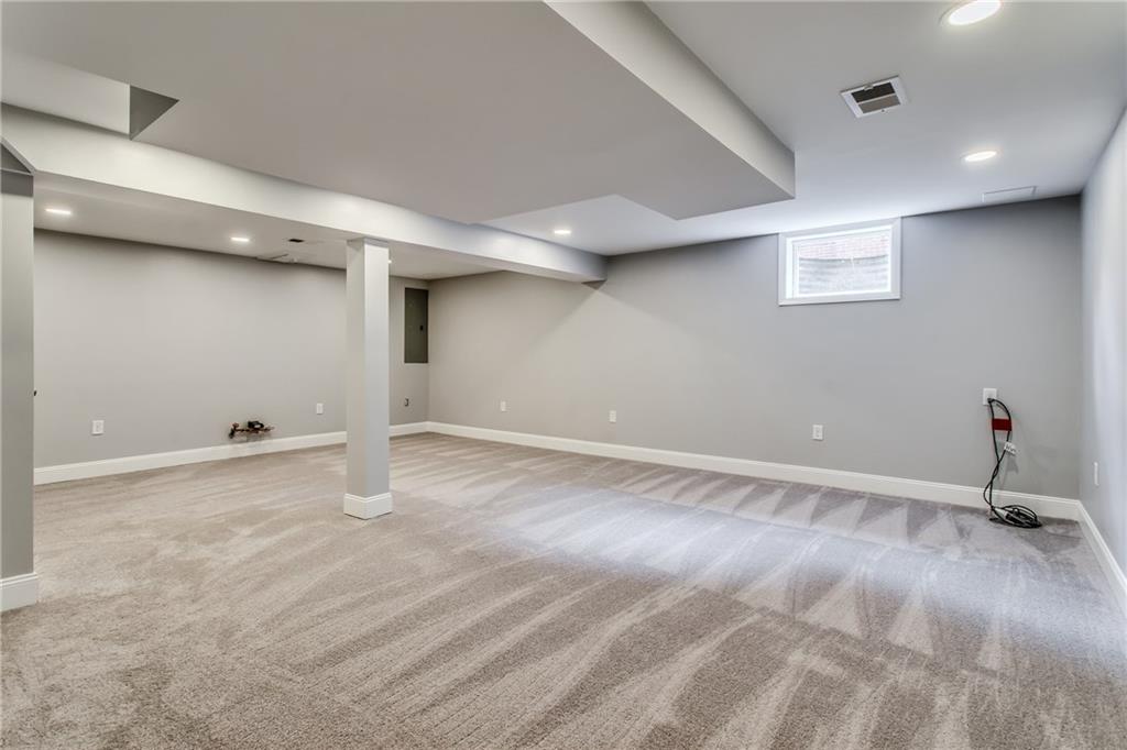 234 Foxcroft Road Pittsburgh, PA 15220 - Photo 14 of 19 Gallery Image 14