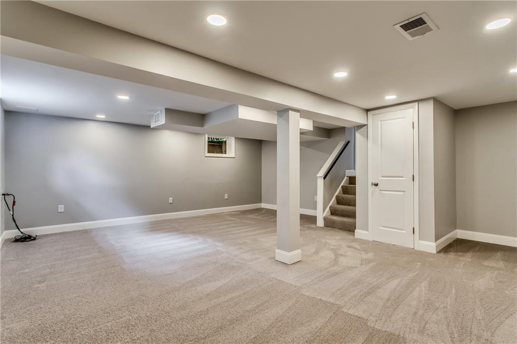 234 Foxcroft Road Pittsburgh, PA 15220 - Photo 16 of 19 Gallery Image 16