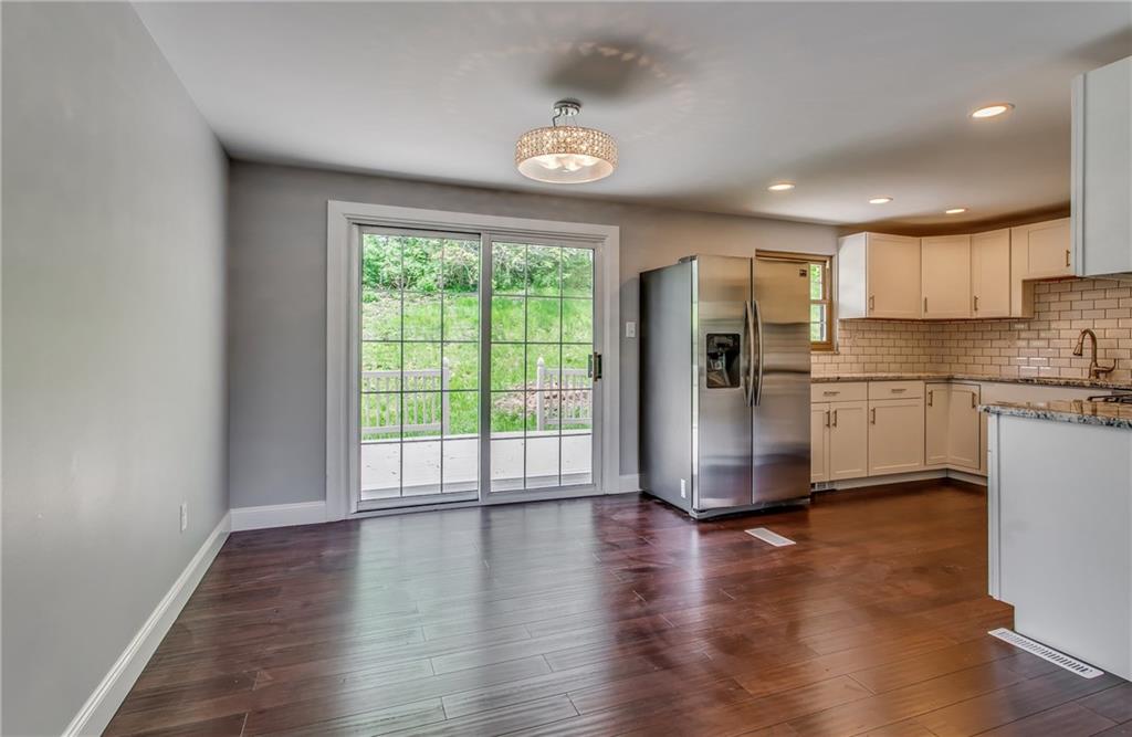 234 Foxcroft Road Pittsburgh, PA 15220 - Photo 4 of 19 Gallery Image 4