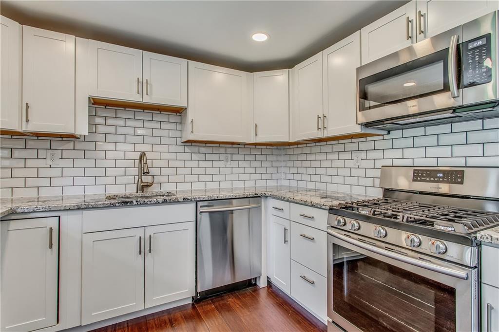 234 Foxcroft Road Pittsburgh, PA 15220 - Photo 5 of 19 Gallery Image 5