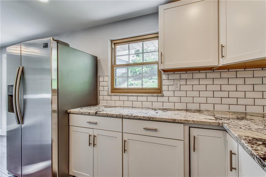 234 Foxcroft Road Pittsburgh, PA 15220 - Photo 7 of 19 Gallery Image 7