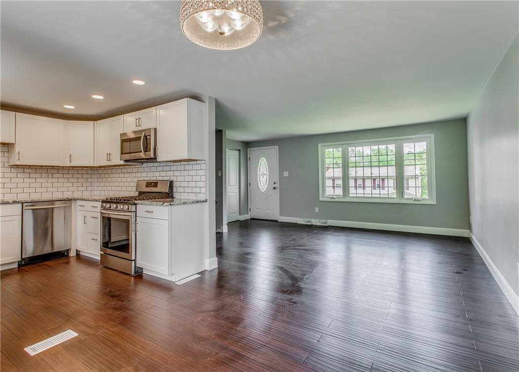 234 Foxcroft Road Pittsburgh, PA 15220 - Photo 9 of 19 Gallery Image 9
