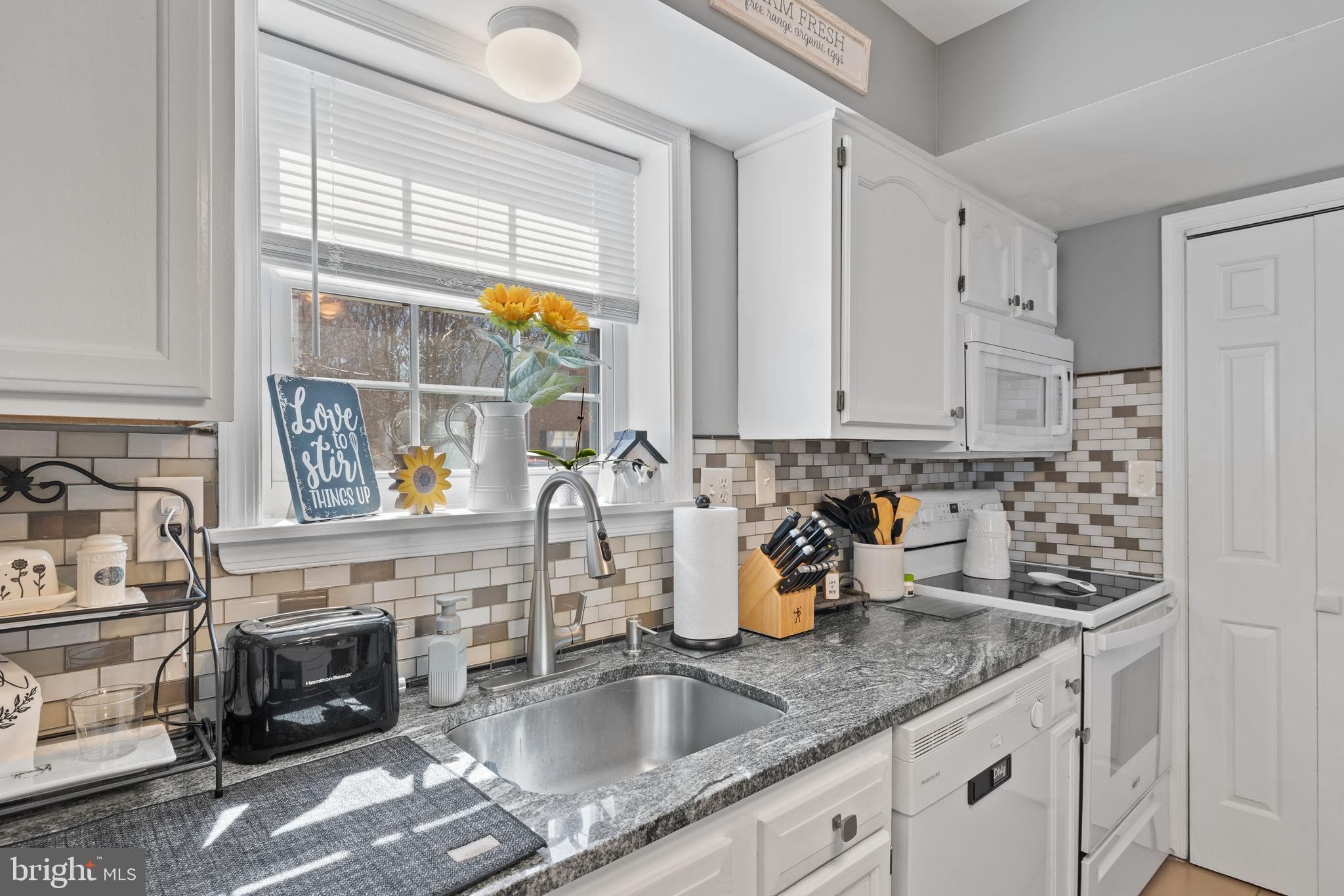 3716 Tavern Way Triangle, VA 22172 - Photo 14 of 32 Kitchen