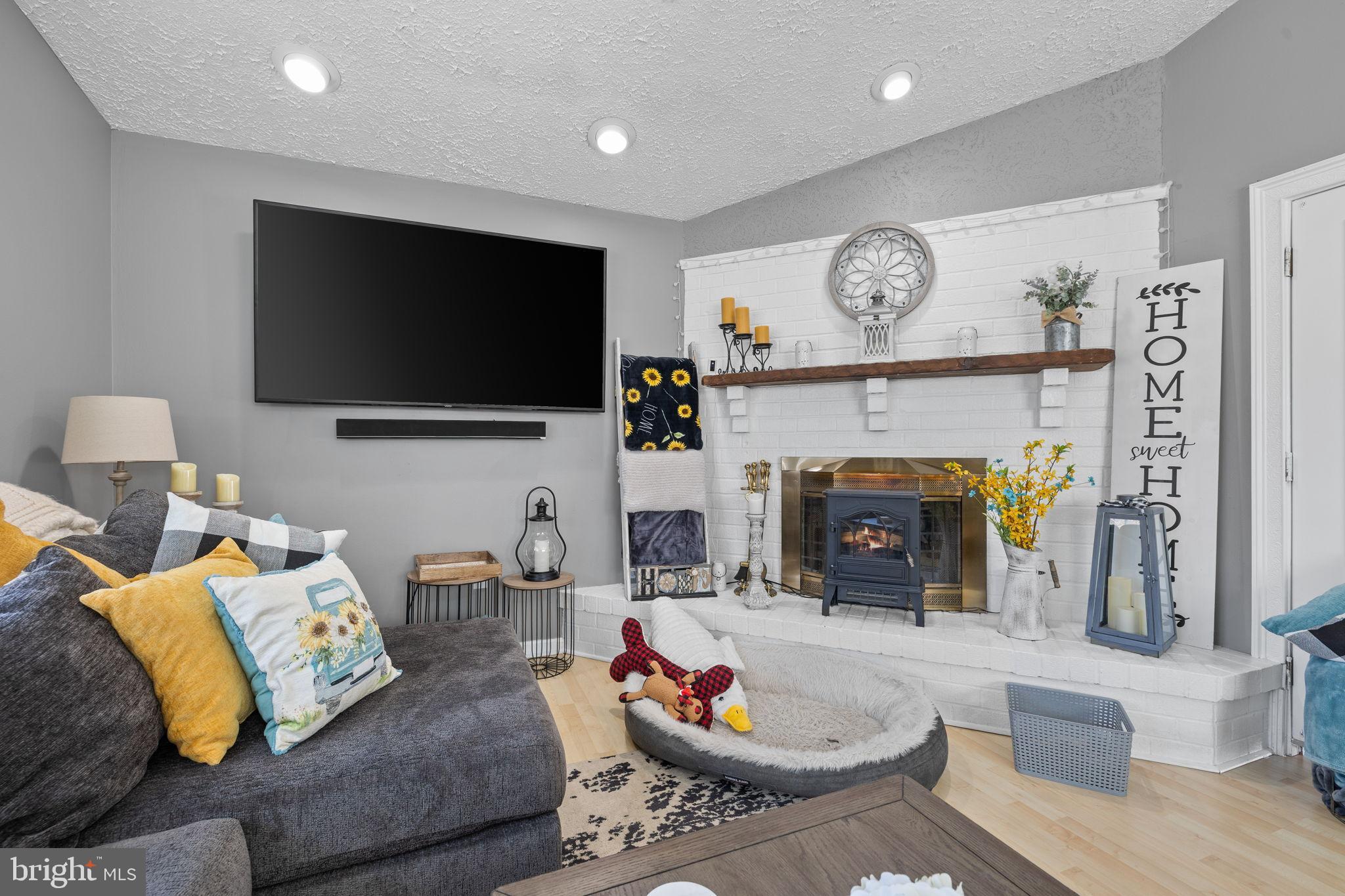 3716 Tavern Way Triangle, VA 22172 - Photo 16 of 32 Family Room with fireplace