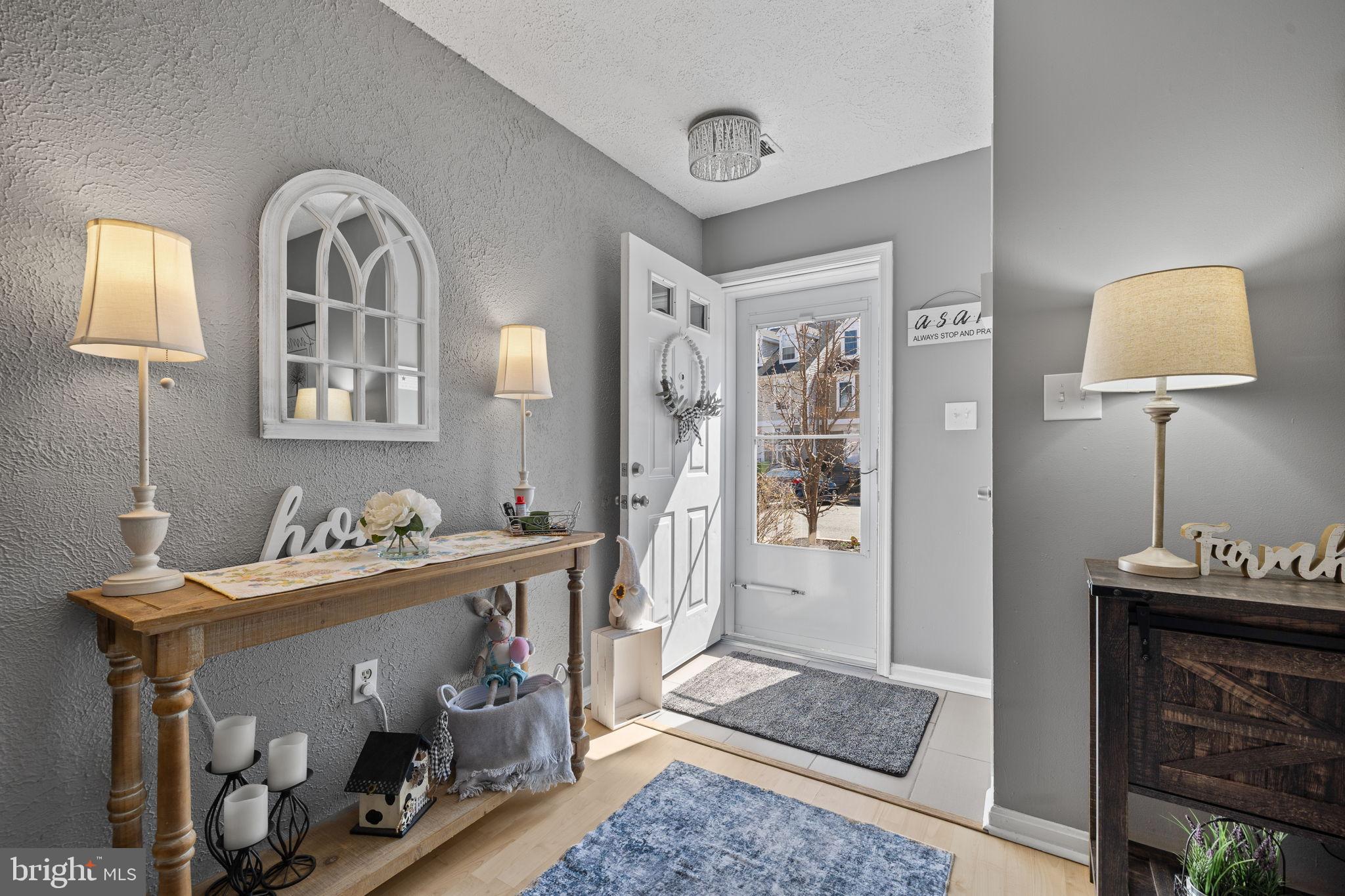 3716 Tavern Way Triangle, VA 22172 - Photo 6 of 32 Entryway