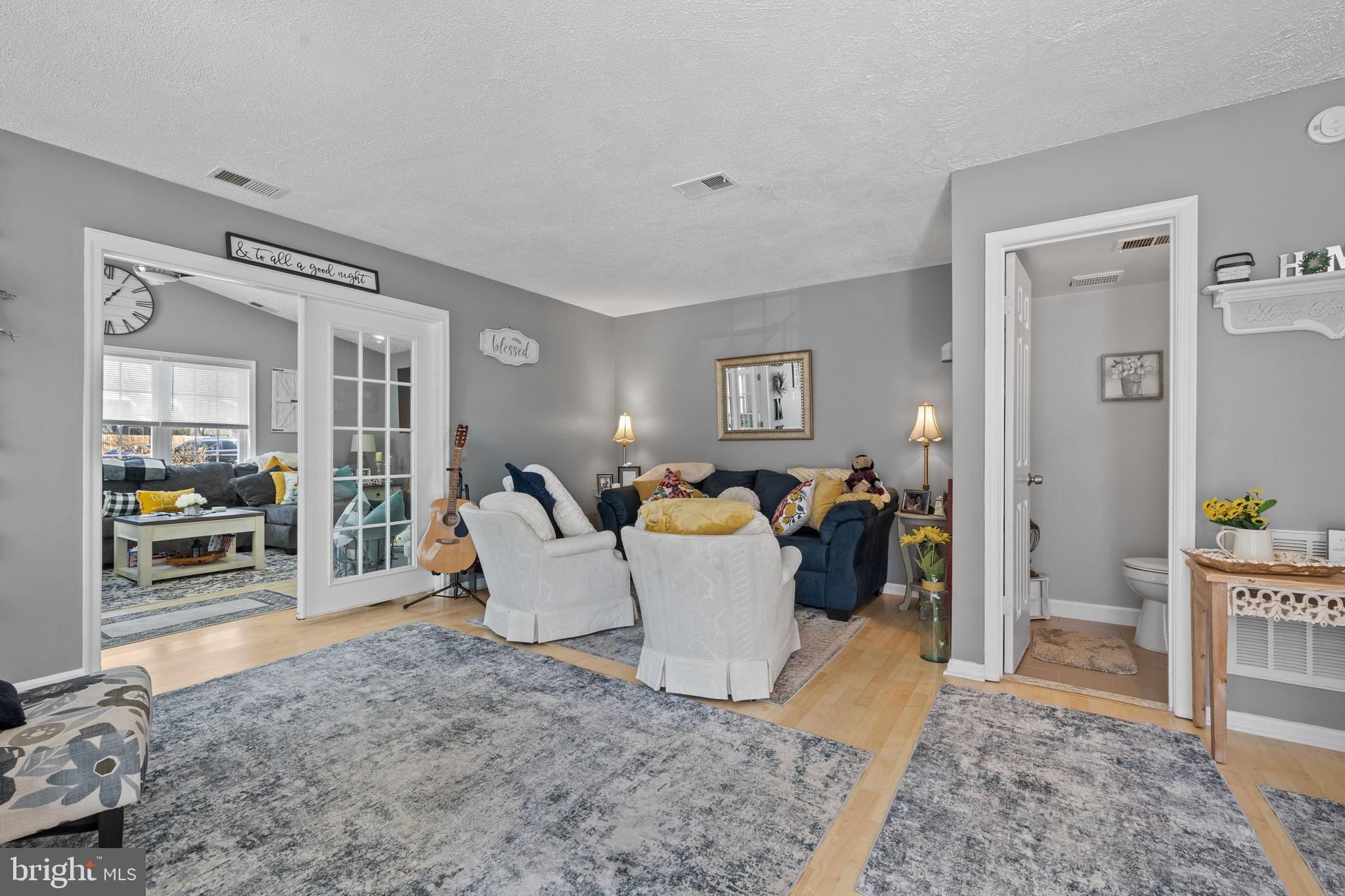 3716 Tavern Way Triangle, VA 22172 - Photo 7 of 32 Living Room
