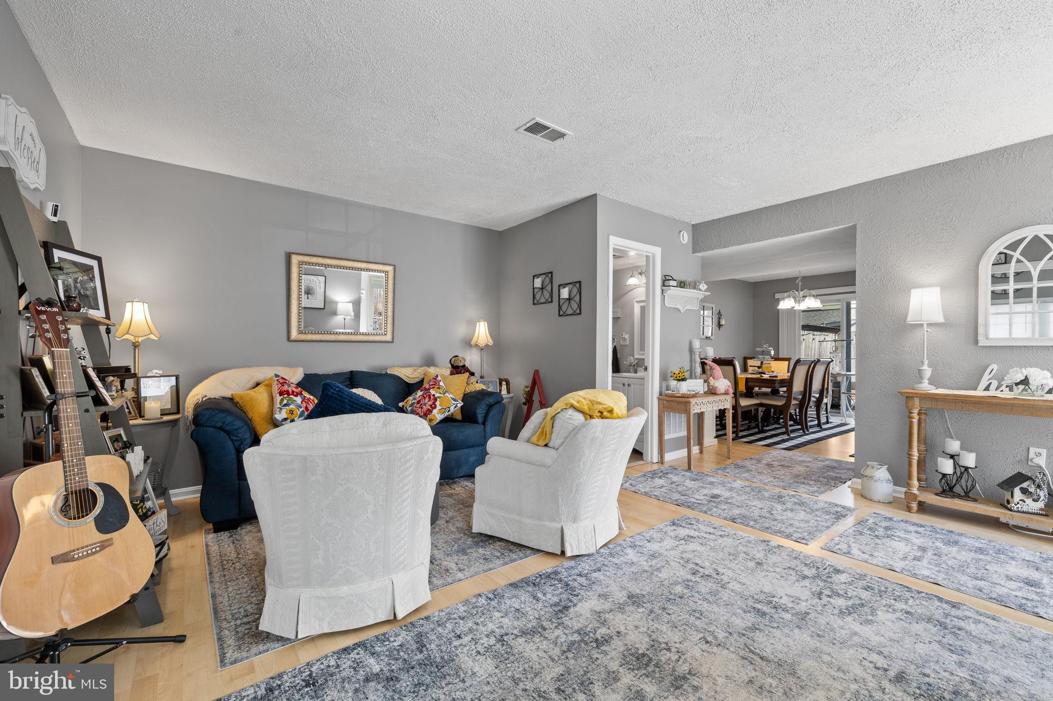 3716 Tavern Way Triangle, VA 22172 - Photo 8 of 32 Living Room