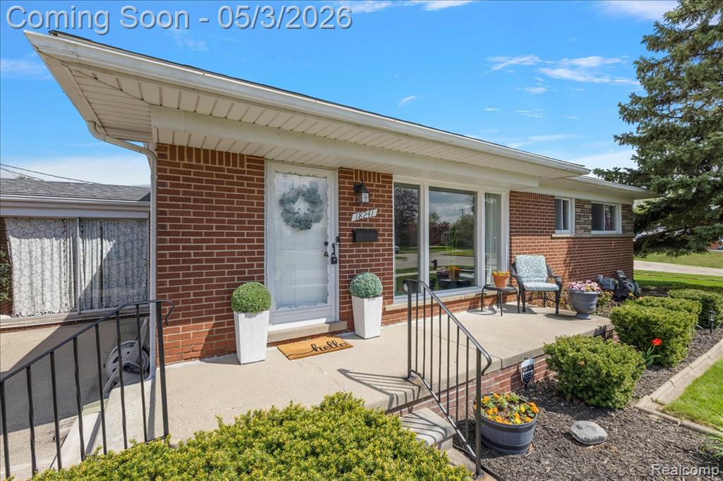 18241 Airport Road Fraser, MI 48026 - Photo 5 of 43