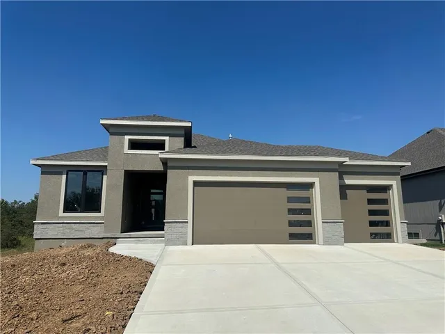 $669,500 | 908 Savannah Lane, Greenwood, MO 64034