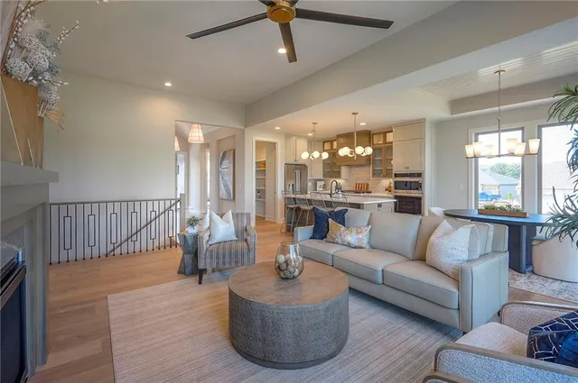 $669,500 | 908 Savannah Lane, Greenwood, MO 64034