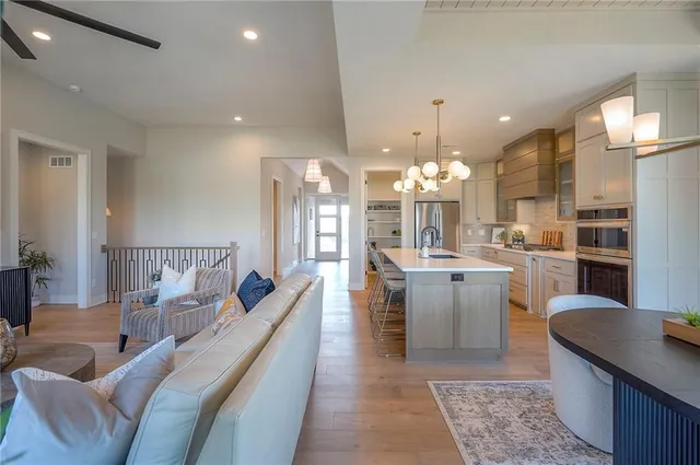 $669,500 | 908 Savannah Lane, Greenwood, MO 64034