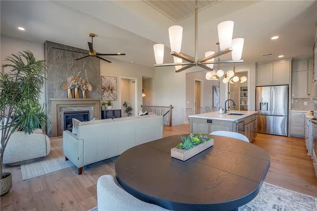 $669,500 | 908 Savannah Lane, Greenwood, MO 64034