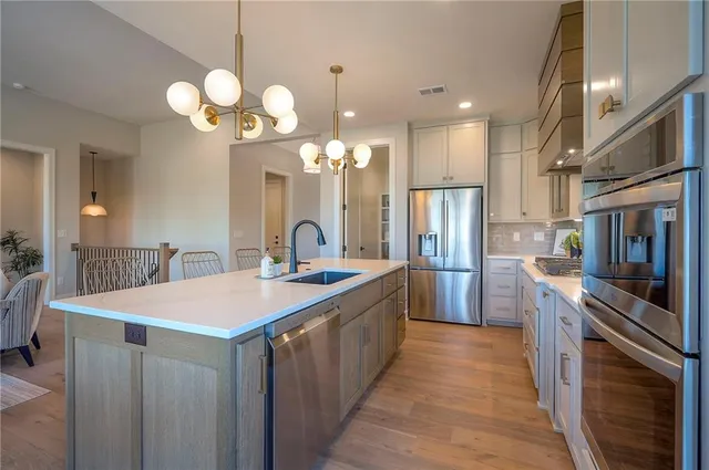 $669,500 | 908 Savannah Lane, Greenwood, MO 64034