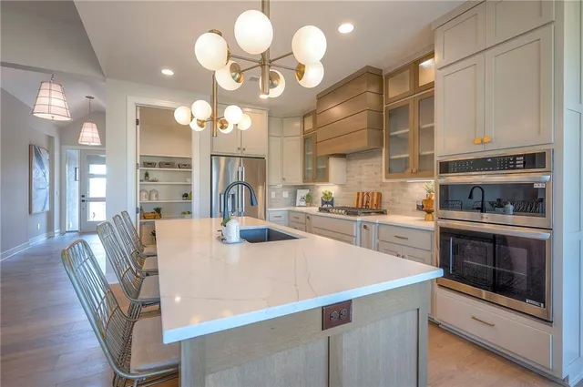 $669,500 | 908 Savannah Lane, Greenwood, MO 64034