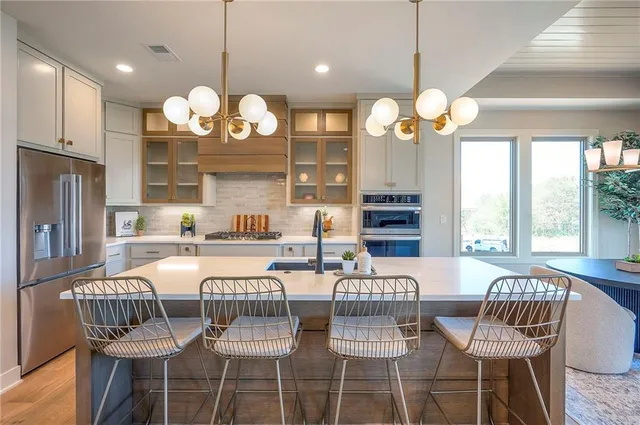 $669,500 | 908 Savannah Lane, Greenwood, MO 64034