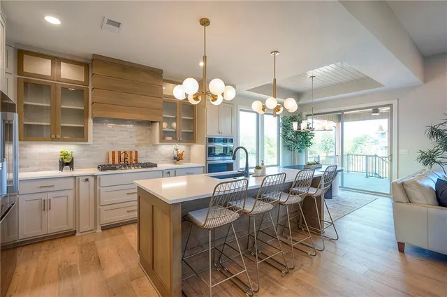 $669,500 | 908 Savannah Lane, Greenwood, MO 64034