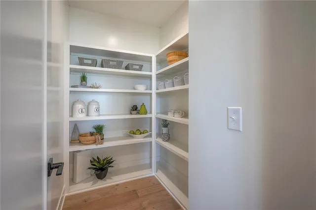 $669,500 | 908 Savannah Lane, Greenwood, MO 64034