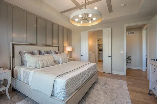 $669,500 | 908 Savannah Lane, Greenwood, MO 64034