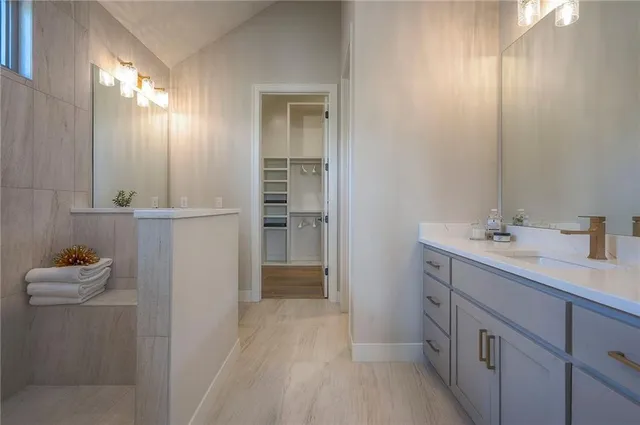 $669,500 | 908 Savannah Lane, Greenwood, MO 64034