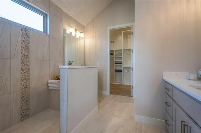 $669,500 | 908 Savannah Lane, Greenwood, MO 64034