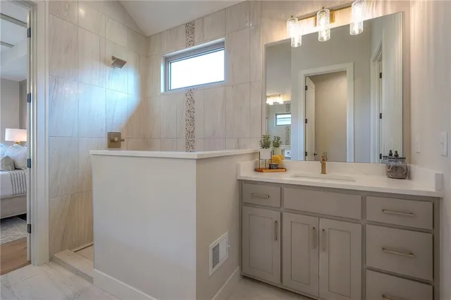 $669,500 | 908 Savannah Lane, Greenwood, MO 64034