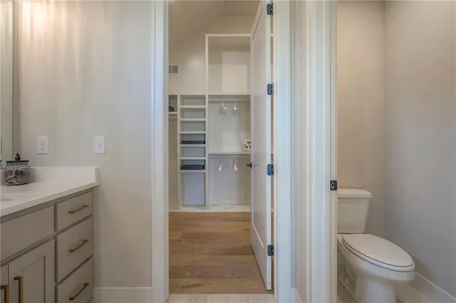 $669,500 | 908 Savannah Lane, Greenwood, MO 64034