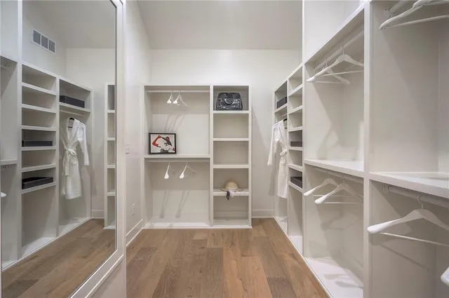 $669,500 | 908 Savannah Lane, Greenwood, MO 64034