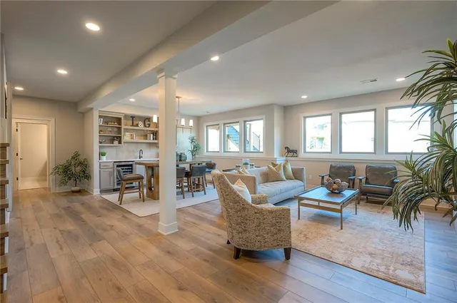 $669,500 | 908 Savannah Lane, Greenwood, MO 64034