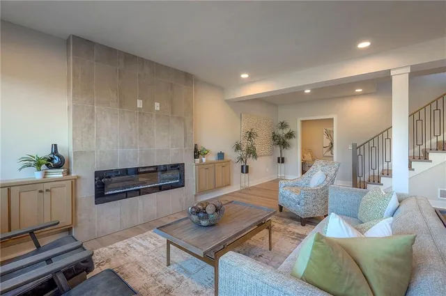 $669,500 | 908 Savannah Lane, Greenwood, MO 64034