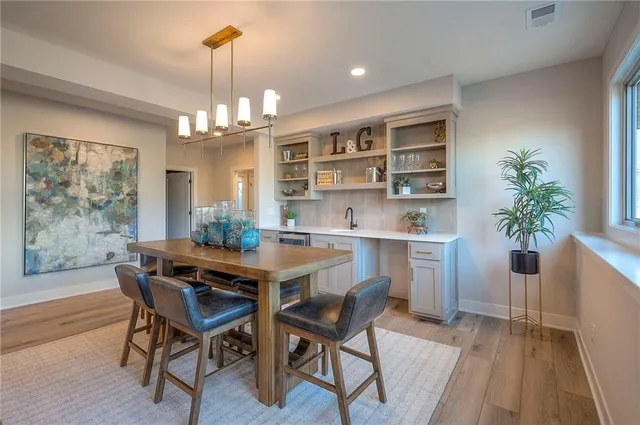 $669,500 | 908 Savannah Lane, Greenwood, MO 64034