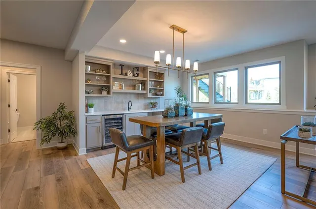 $669,500 | 908 Savannah Lane, Greenwood, MO 64034