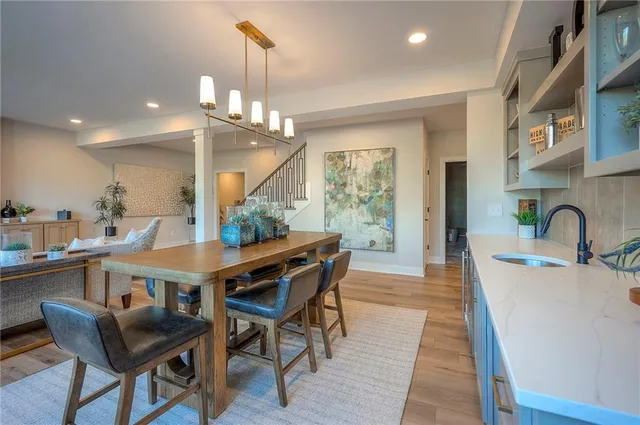 $669,500 | 908 Savannah Lane, Greenwood, MO 64034