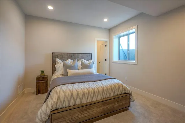 $669,500 | 908 Savannah Lane, Greenwood, MO 64034