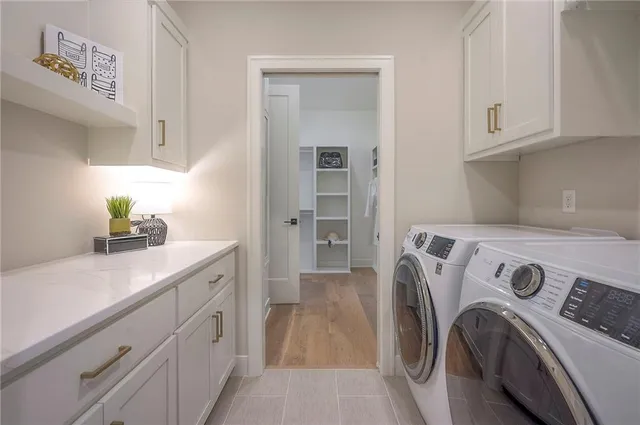 $669,500 | 908 Savannah Lane, Greenwood, MO 64034