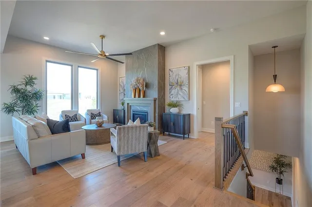 $669,500 | 908 Savannah Lane, Greenwood, MO 64034