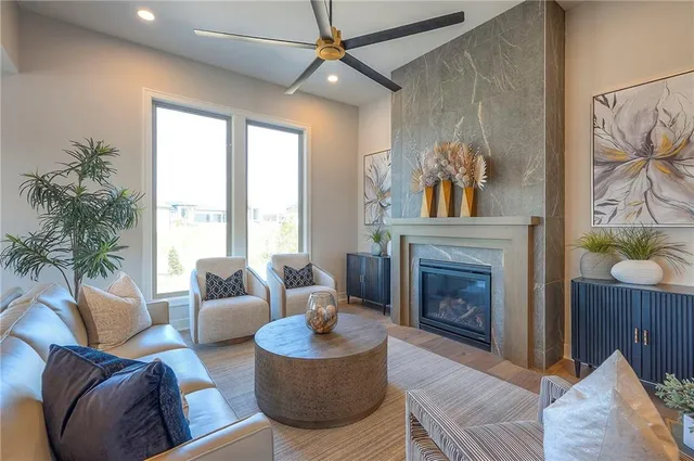 $669,500 | 908 Savannah Lane, Greenwood, MO 64034