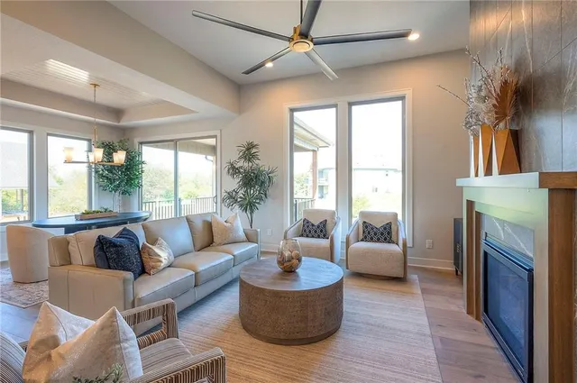 $669,500 | 908 Savannah Lane, Greenwood, MO 64034