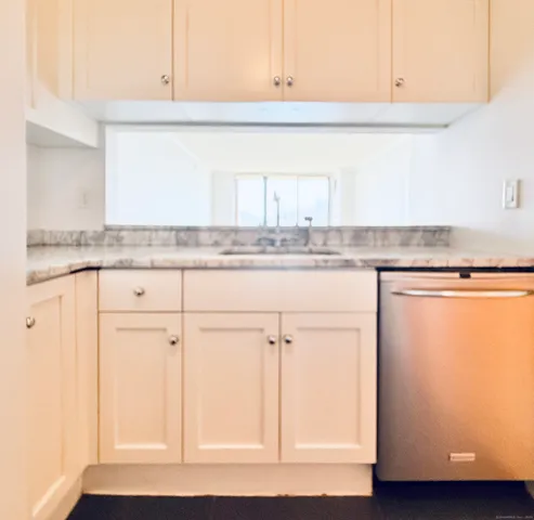 $469,000 | 25 Forest Street, Unit 11M, Stamford, CT 06901