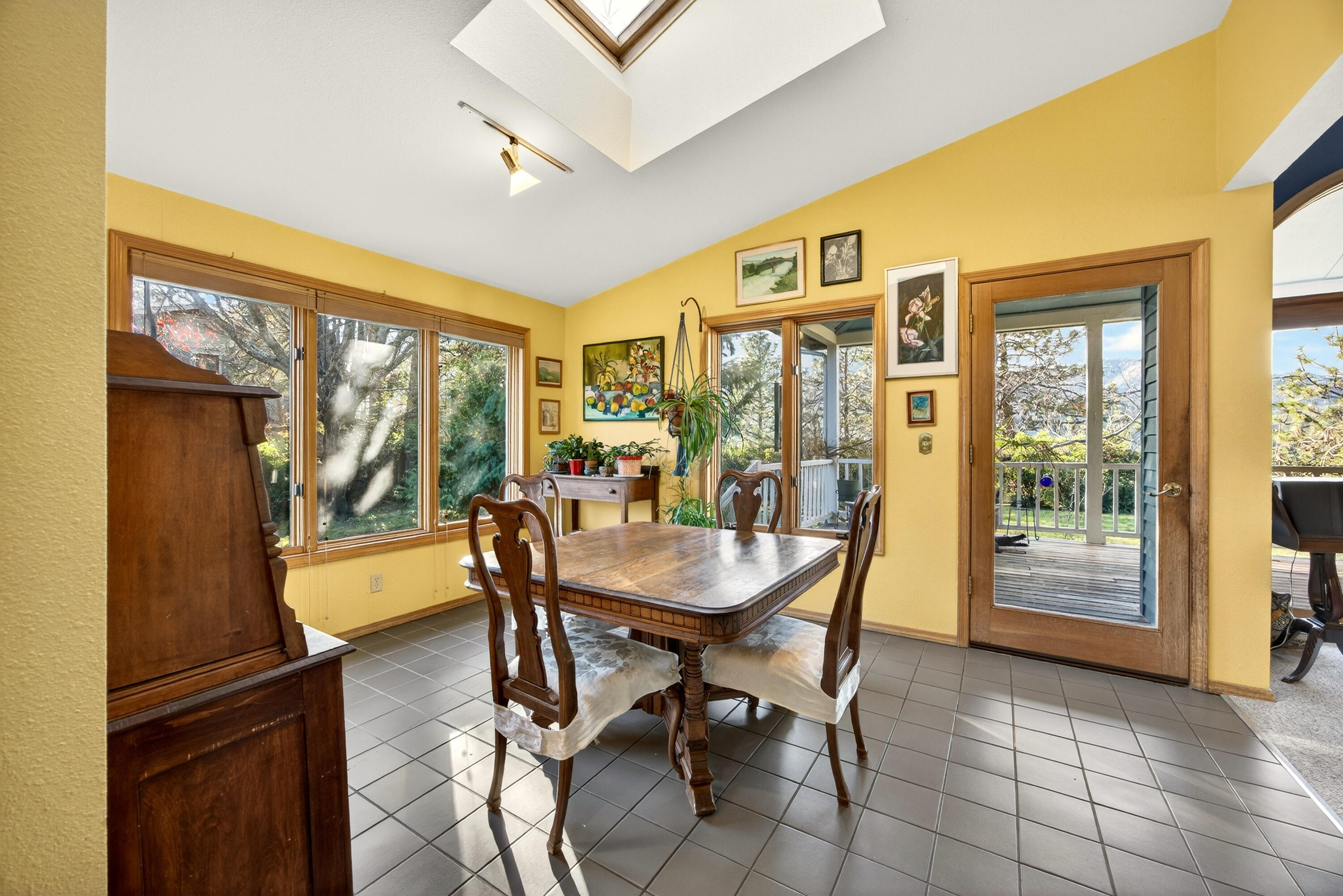 143 Ridge Road Ashland, OR 97520 - Photo 13 of 60 ApxRR00045